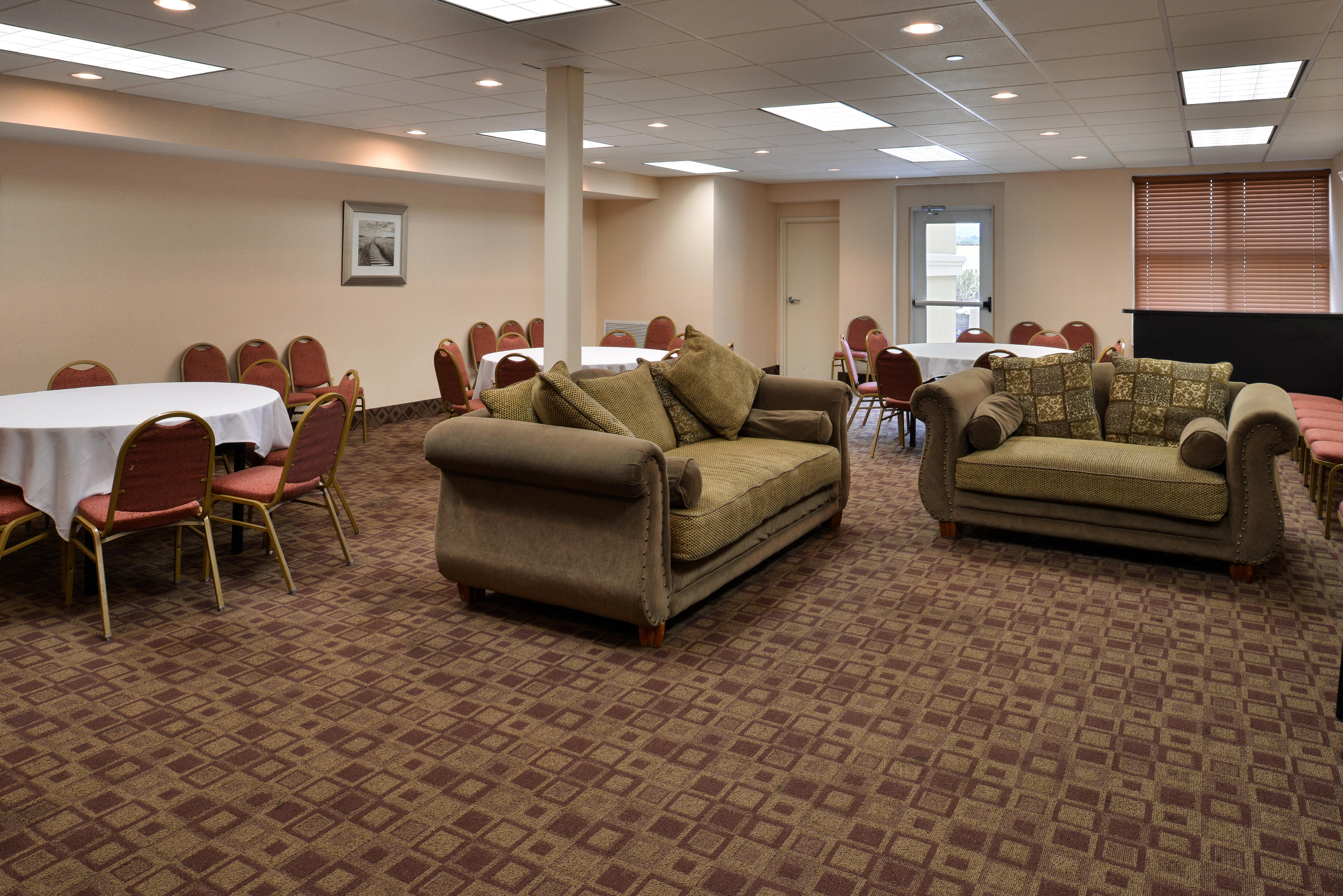 Holiday Inn Martinsburg By Ihg Exterior photo